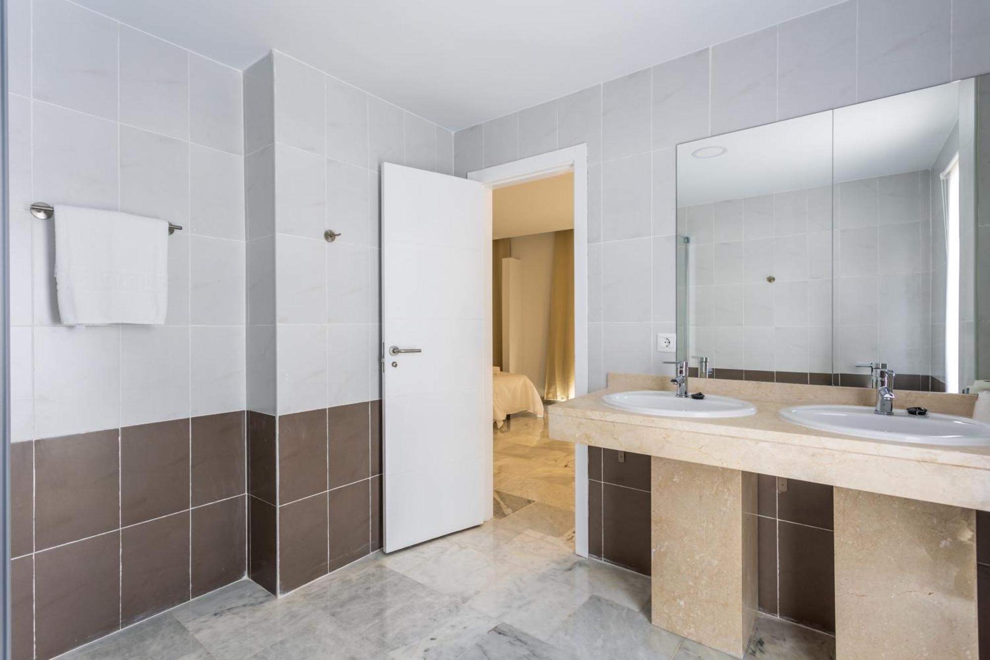 Hotel El Tujjar ลอสบาร์รีออส ภายนอก รูปภาพ
